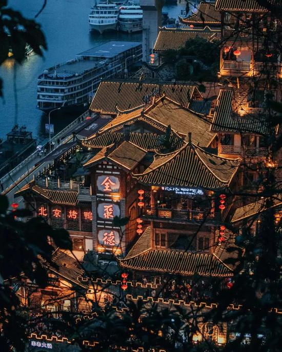 95后攝影師鏡頭下的重慶走紅:太硬核了